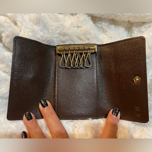 Louis Vuitton Damier Ebene Key Case ๐ค - Picture 3 of 6